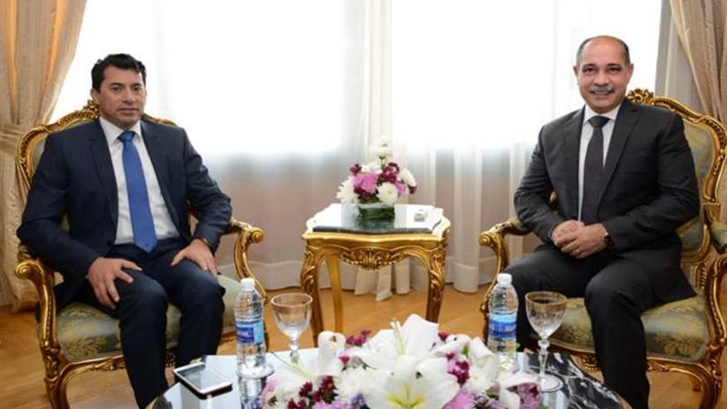 وزيرا الطيران والشباب