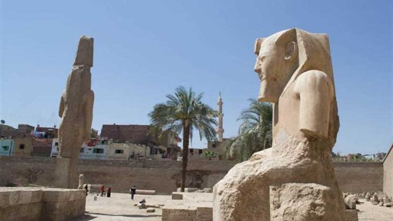 وزير الآثار يفتتح