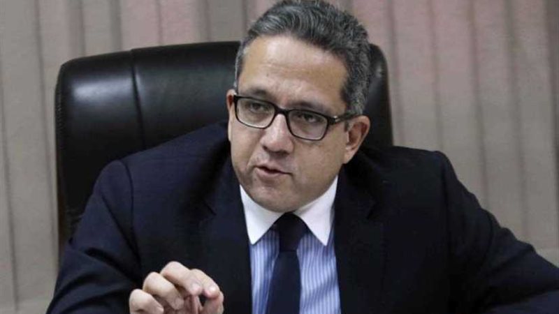 وزير الآثار ومحافظ