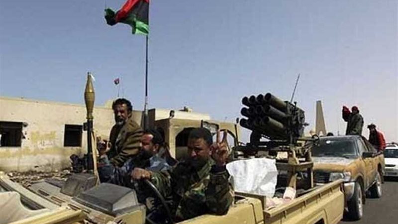 اشتباكات عنيفة بضواحي