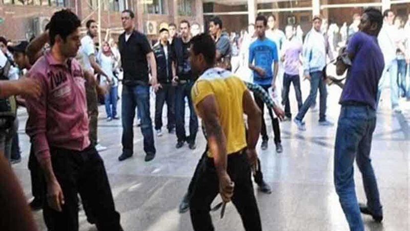 طالب يتعدى على زميله