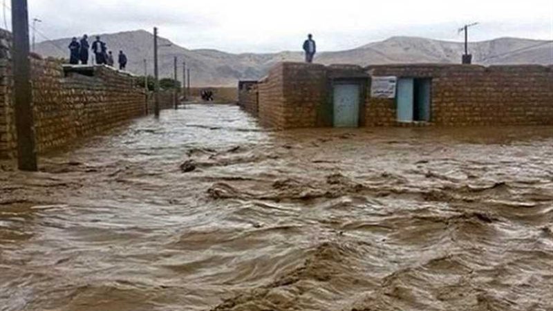 السيول تهدد 400 ألف