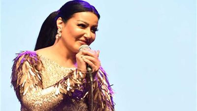 بالصور.. سمية الخشاب تتجاوز طلاقها الرسمي بإطلالة ذهبية في السعودية