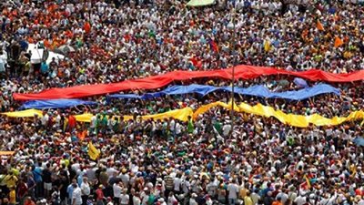 الفصائل السياسية المتنافسة على السلطة بفنزويلا تحتشد في جميع أنحاء البلاد