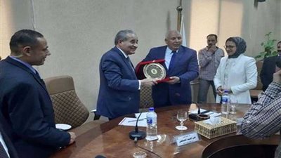 وزير التموين: صومعة جديدة لتخزين الأقماح بالفرافرة