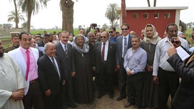 وزير الزراعة ومحافظ أسيوط يتفقدان نماذج مشروعات ترشيد استهلاك المياه وتطوير الري الحقلي