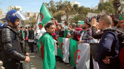 السلطات الجزائرية توقف 6 أشخاص اعتدوا على المتظاهرين في مسيرات الجمعة الماضية