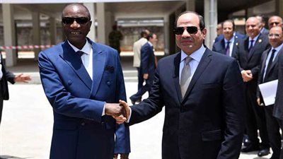 استقبال رسمي وشعبي للرئيس السيسي فور وصوله إلى العاصمة الغينية كوناكري
