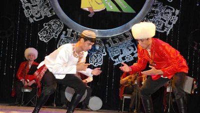 تركمانستان تعرض رقصة صوفية بمهرجان دمنهور للفولكلور