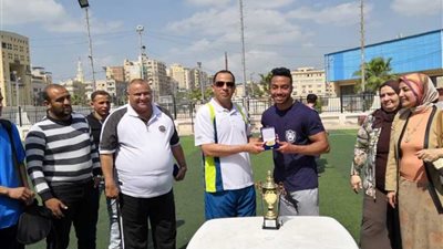 رئيس جامعة دمنهور يشارك الطلاب فاعليات الدورة التنشيطية