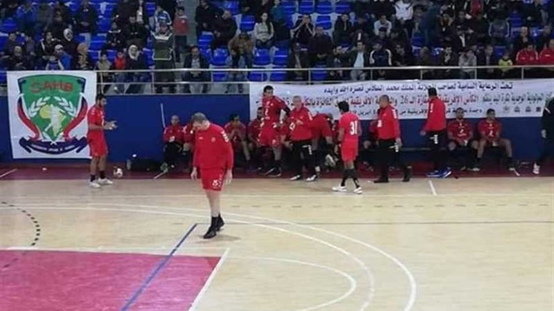 يد الأهلي يفو على