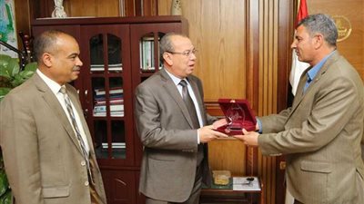 محافظ كفر الشيخ يؤكد توفير حياة كريمة للفئات المستحقة في المجتمع