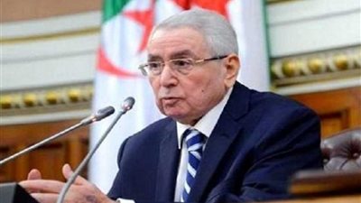 الرئيس الجزائري المؤقت: البلاد تشهد حدثا تاريخيا ويتوجب الإصغاء للشعب