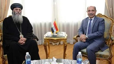 وزير الطيران المدني يلتقي الأنبا أنطونيوس مطران القدس