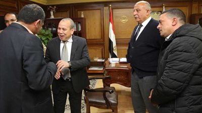 محافظ كفرالشيخ يبحث مشاكل الصيادين