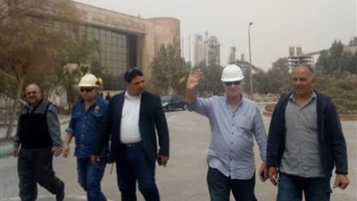 رئيس مركز ومدينة الحسنة يتفقد المنطقة الصناعية بوسط سيناء