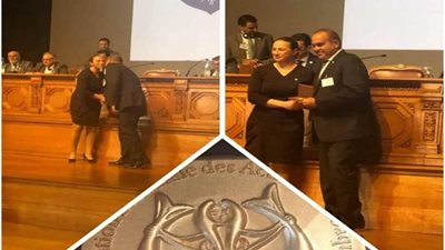 الاتحاد الدولي للغوص يكرم سامح الشاذلي بمنحه الميدالية الذهبية تقديرا لإنجازاته