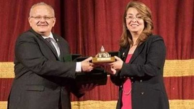 جامعة القاهرة تكرم وزيرة التضامن الاجتماعي