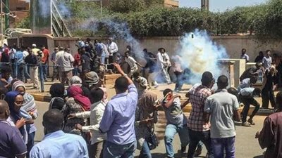الشرطة السودانية: 11 شخصا لقوا مصرعهم خلال أحداث الاعتصام أمس