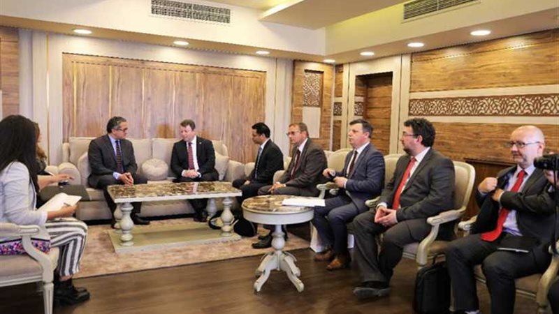 وزير الآثار يبحث