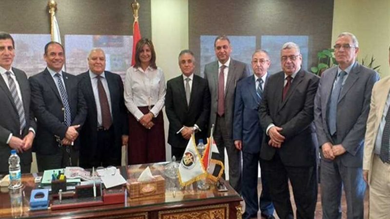 وزيرة الهجرة تبحث