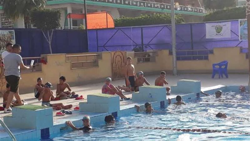 ١٢٠ سباحًا بمسابقة