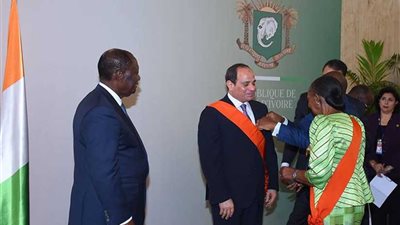 تقليد الرئيس السيسي أرفع وسام في جمهورية كوت ديفوار