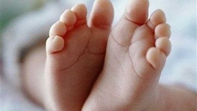 وفاة طفلة عمرها 22 يوما في حضن والدتها النائمة بالغربية