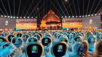 لافتات ترحيب وزهور وأعلام الدول الإفريقية في استقبال المشاركين بقرعة كأس الأمم