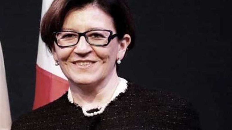 وزيرة الدفاع الإيطالية