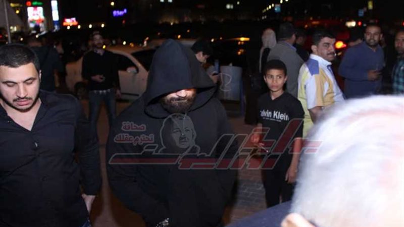 فنان يتخفى في عزاء