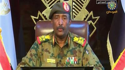 أعضاء المجلس العسكري الانتقالي بالسودان يؤدون القسم أمام الفريق عبدالفتاح البرهان