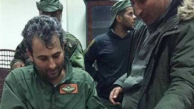 عاجل.. نجاة طيار ليبي إثر تحطم طائرته فوق طرابلس.. (صورة)