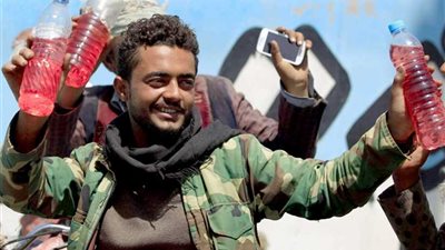 ميليشيا الحوثي تفتعل أزمة وقود خانقة في صنعاء