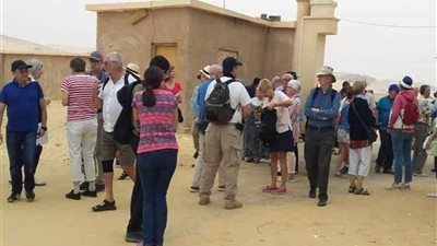 وفد سياحي من ألمانيا وإنجلترا يزور آثار المنيا