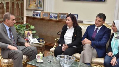 محافظ أسيوط يلتقي ممثل اليونيسيف