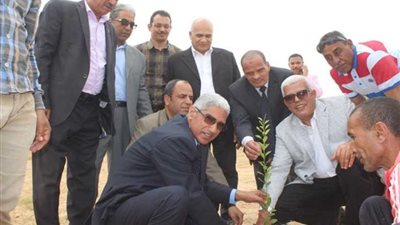نقيب الزراعيين ومحافظ قنا يطلقان حملة المليون شجرة مثمرة