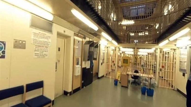 لندن تحبس أسانج في