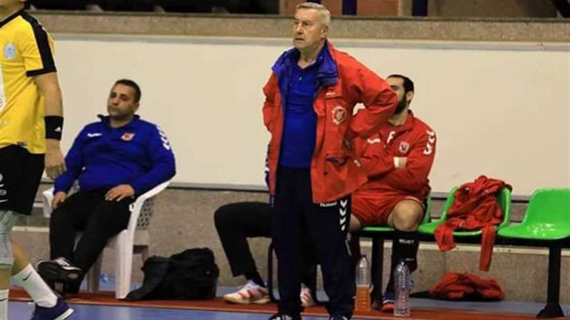 يد الأهلي يدرس النجم