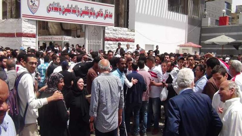 رئيس الزمالك يمنح