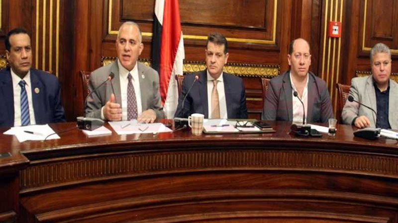 وزير الري يشرح للنواب