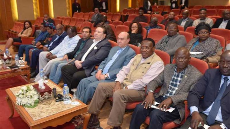 الفريق مميش يلتقي