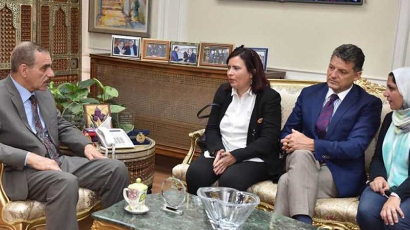 محافظ أسيوط يلتقي