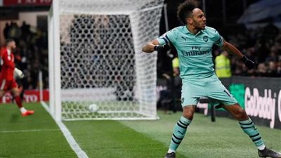 «أوباميانج» يقود أرسنال للفوز على واتفورد ويُعادل رقم «ماني»