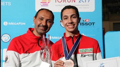 قصة صور.. محمد حمزة الفتى الذهبي في سماء 