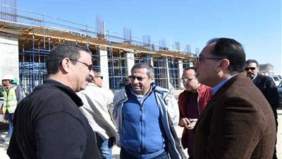 رئيس الوزراء يتفقد 