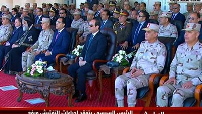 موجز الرابعة.. السيسي يتفقد إجراءات التفتيش ورفع الكفاءة القتالية بقاعدة محمد نجيب العسكرية.. والحكومة تنفي 13 شائعة