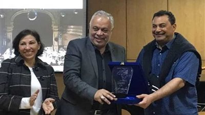 تكريم الفنانين المشاركين بمهرجان 