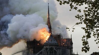كنائس فرنسا تدق أجراسها إحياءً لذكرى حريق كاتدرائية نوتردام