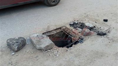 غطاء بالوعة مسروق يهدد تلاميذ مدرستين فى طنطا